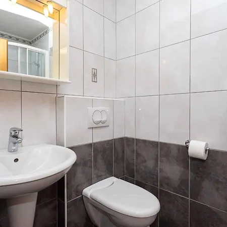 Apartment In 12296 *