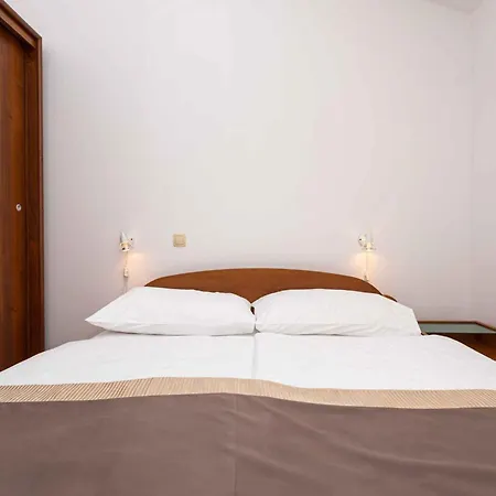 Apartment In 12296