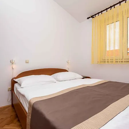 Apartment In 12296