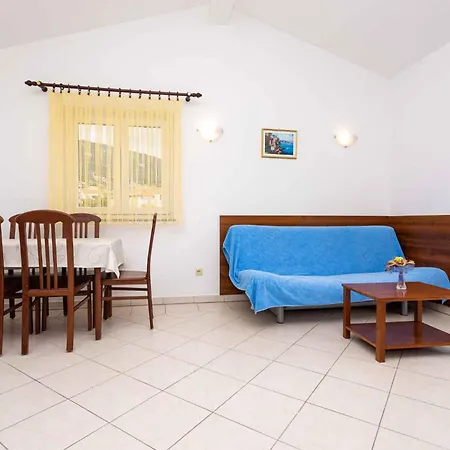 Apartment In 12296