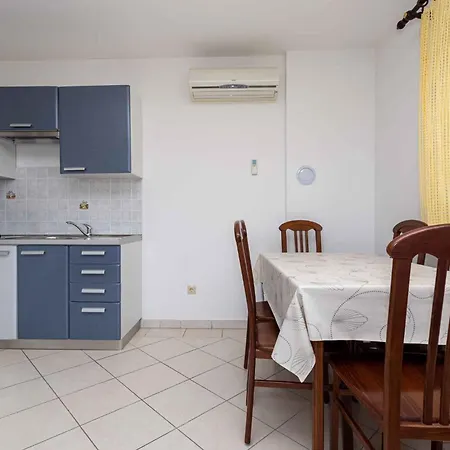 Apartment In 12296