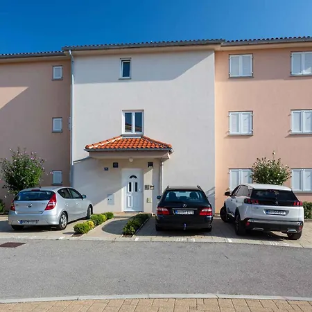 Apartment In 12296