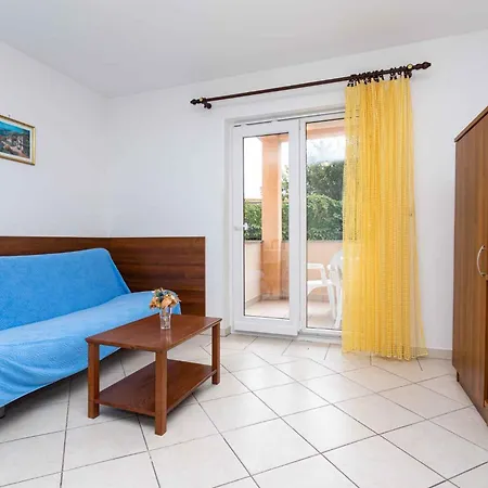 Apartment In 12296 *